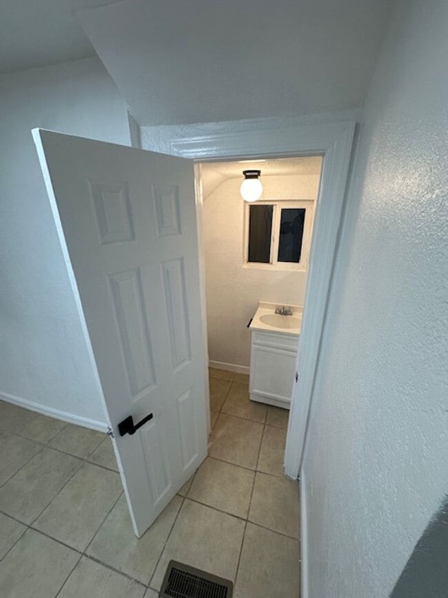 Building Photo - JP - Early