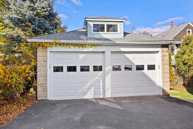 Building Photo - 36 Windsor St