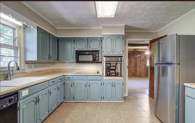 Building Photo - 223 Sequoyah Dr