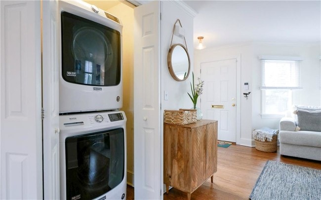 Building Photo - 45 1/2 2nd St