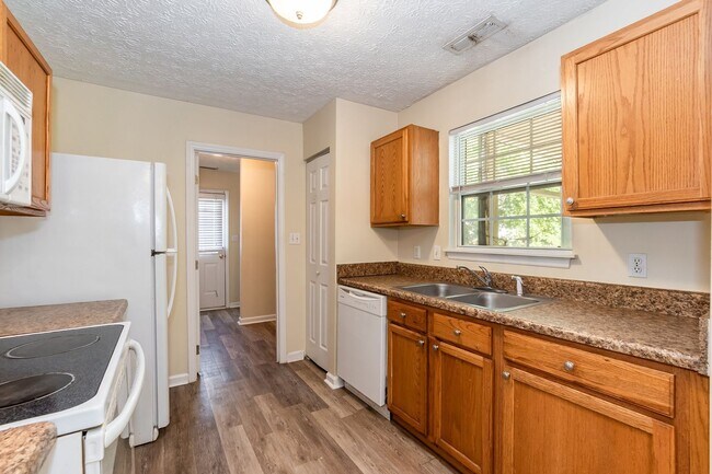 Building Photo - Wonderful 3 Bedroom Raleigh Ranch Home