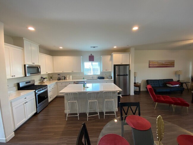Building Photo - Welcome to the Best Deal in Town. Fully furnished 4 BD 2 BA house on a corner lot