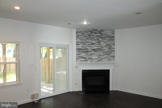 Building Photo - 2927 Mainstone Dr