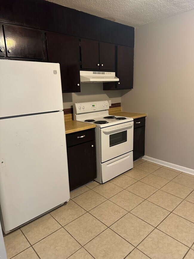 Building Photo - Move in special !!! 1/2 off First months r...