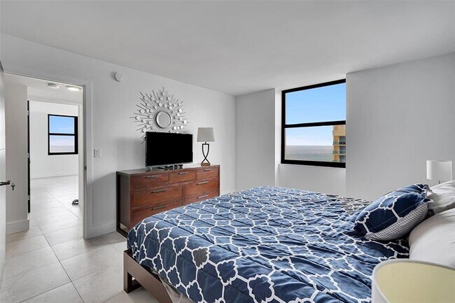 Building Photo - 2301 S Ocean Dr