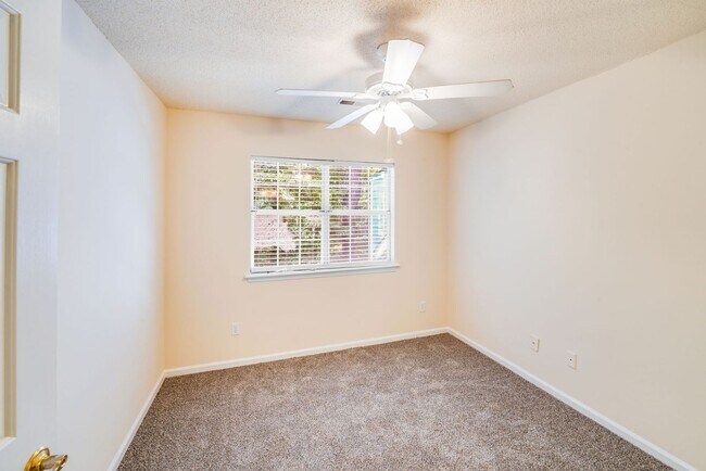 Building Photo - 9024 St Thomas Ln