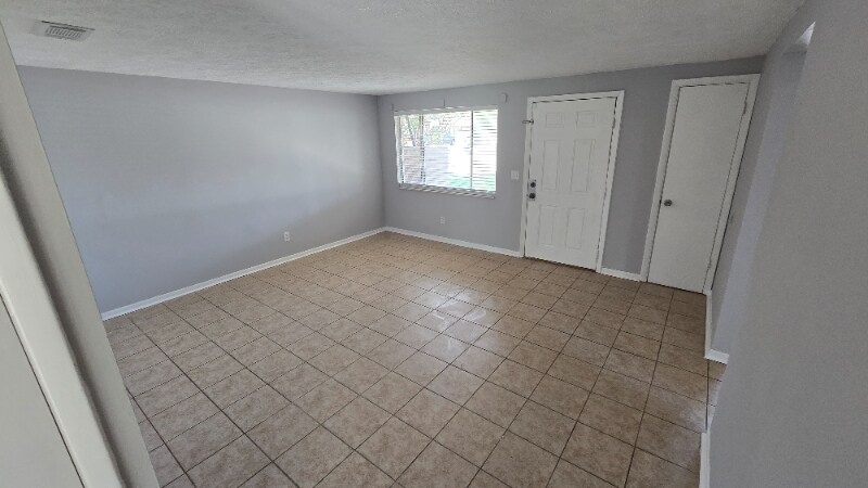Building Photo - 825 Bradley Cir