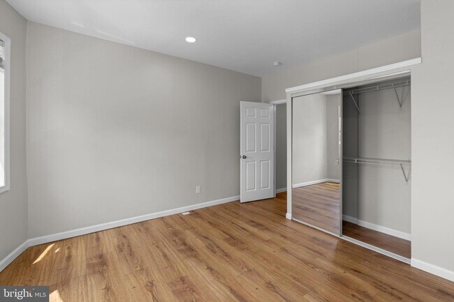 Building Photo - 1305 Light St