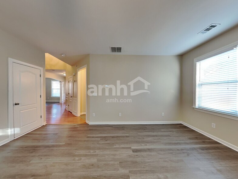 Building Photo - 1205 Ethans Way