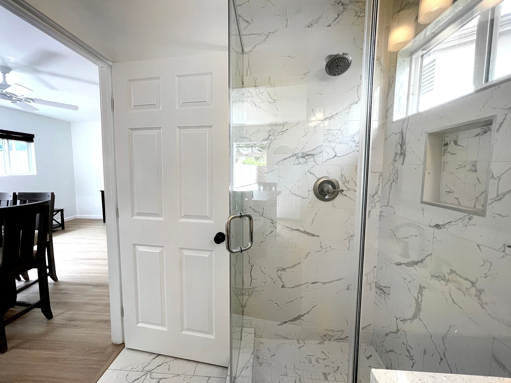 Shower with a chic marble look! - 3541 Helms Ave