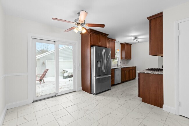 Building Photo - 4521 Thorncroft Ave