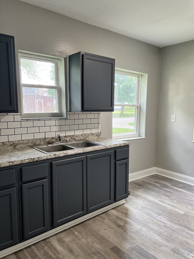 Building Photo - Southwestern Parkway