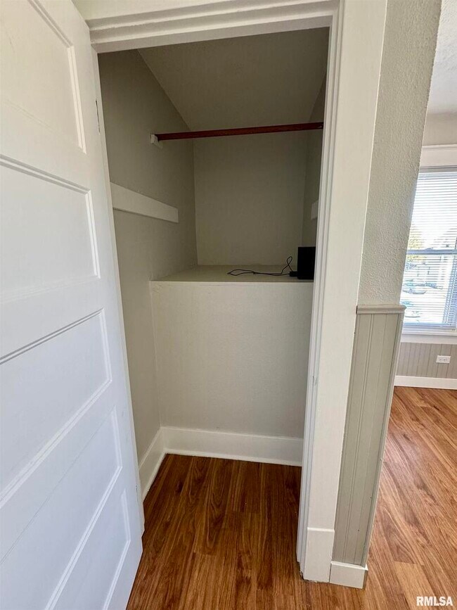 Building Photo - 716 46th St