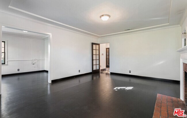 Building Photo - 508 N San Vicente Blvd