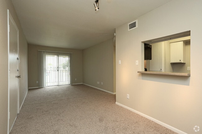 2BR, 1BA - 813SF - z - Historical - The Pointe