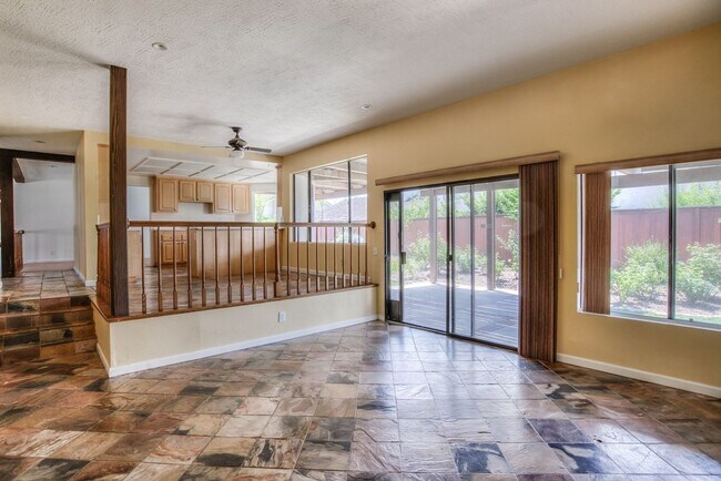 Building Photo - 4546 E Blue Jay Ave