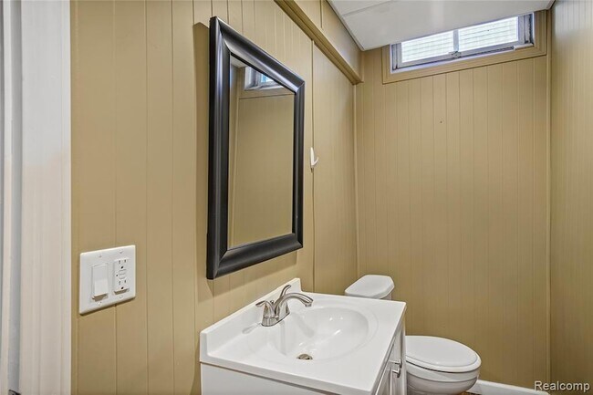 Building Photo - 1777 Fairway Dr