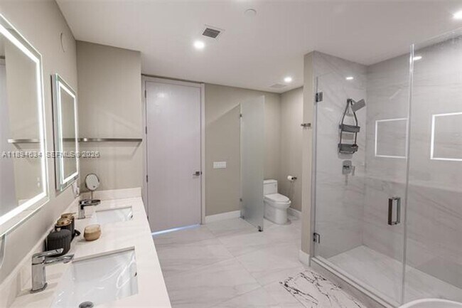 Building Photo - 17550 Collins Ave