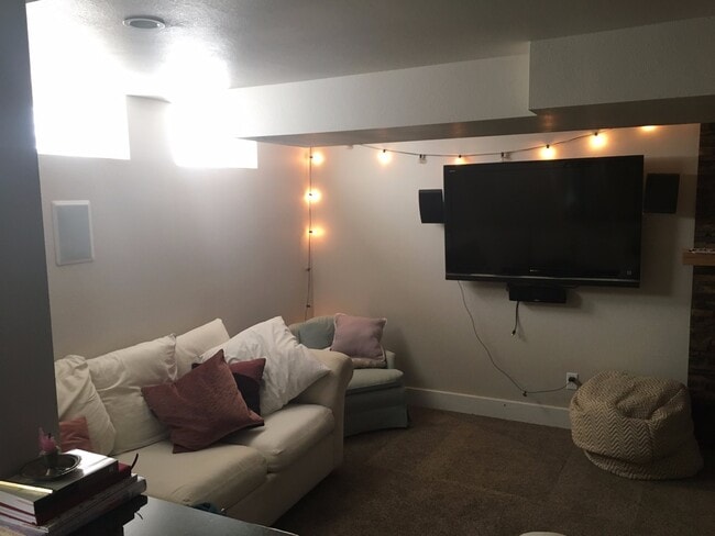 Building Photo - Live a Block Away from Sloan's Lake! Licen...