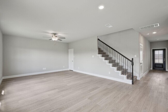 Building Photo - 2116 Gustavus Dr