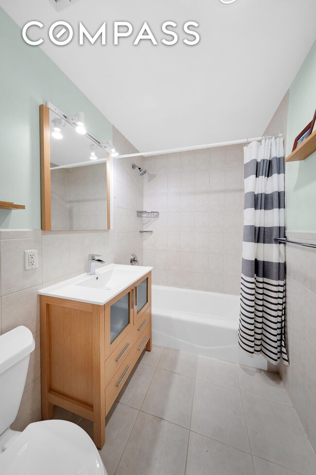 Building Photo - 316 2nd St