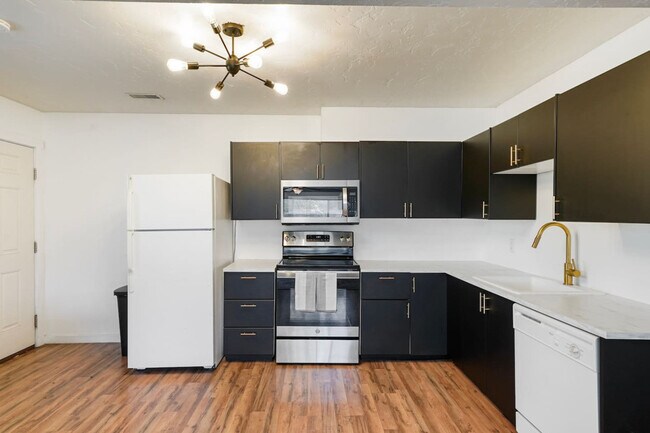 Building Photo - 423 W 1640 S