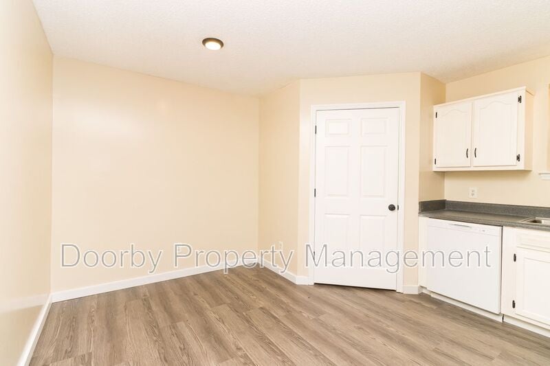 Building Photo - 2425 Ashmore Ave