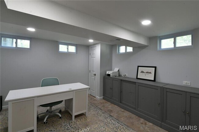 Building Photo - 965 Orchard Lakes Dr