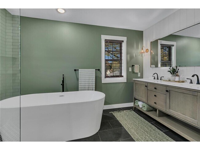 Building Photo - 501 Riverside Ave N