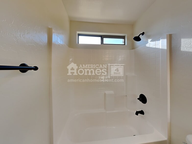 Building Photo - 17238 W Maui Ln