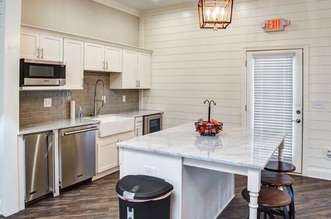 Building Photo - 243 Riley Cir