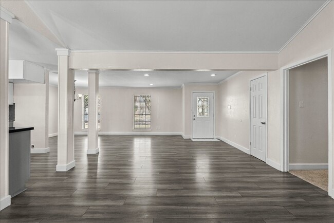 Building Photo - 15514 Diana Ln