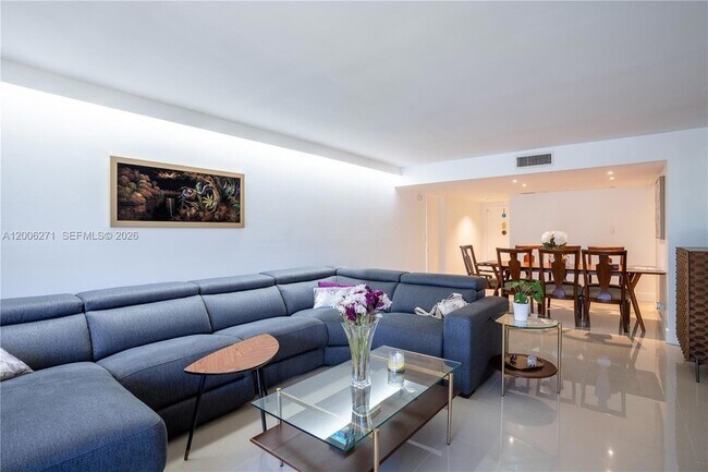 Building Photo - 16300 Golf Club Rd