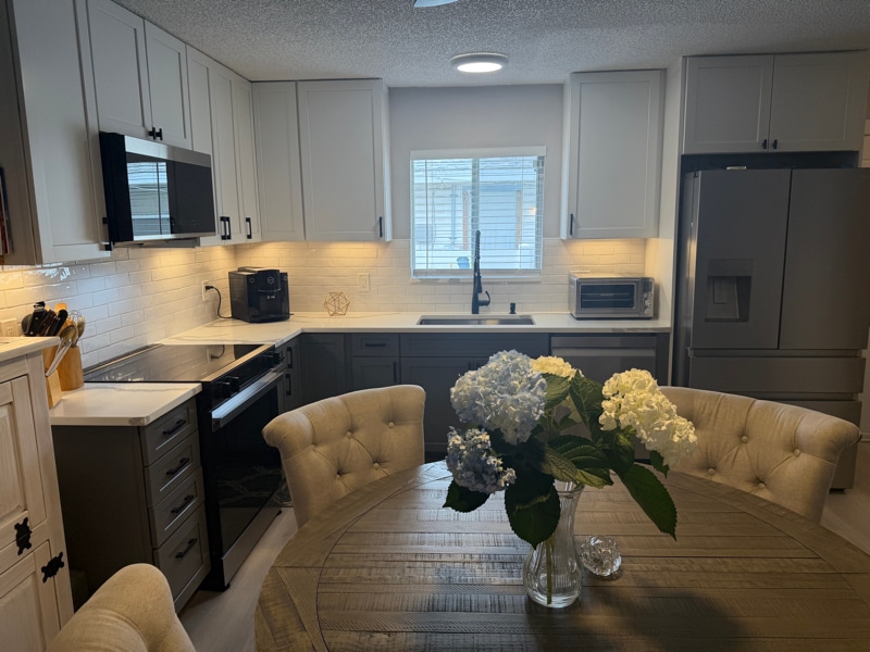 Building Photo - 611 16th Ave S