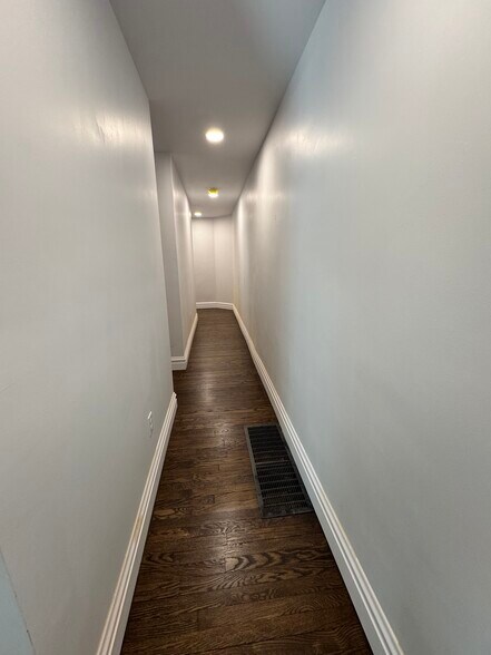 Building Photo - 5011 S Broadway