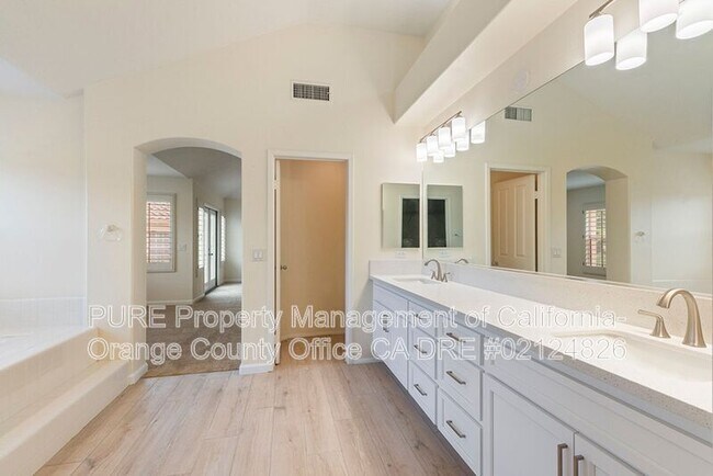 Building Photo - 11930 N Riviera