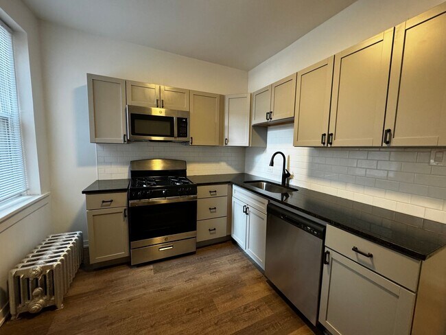 Primary Photo - 1503 W Schreiber Ave
