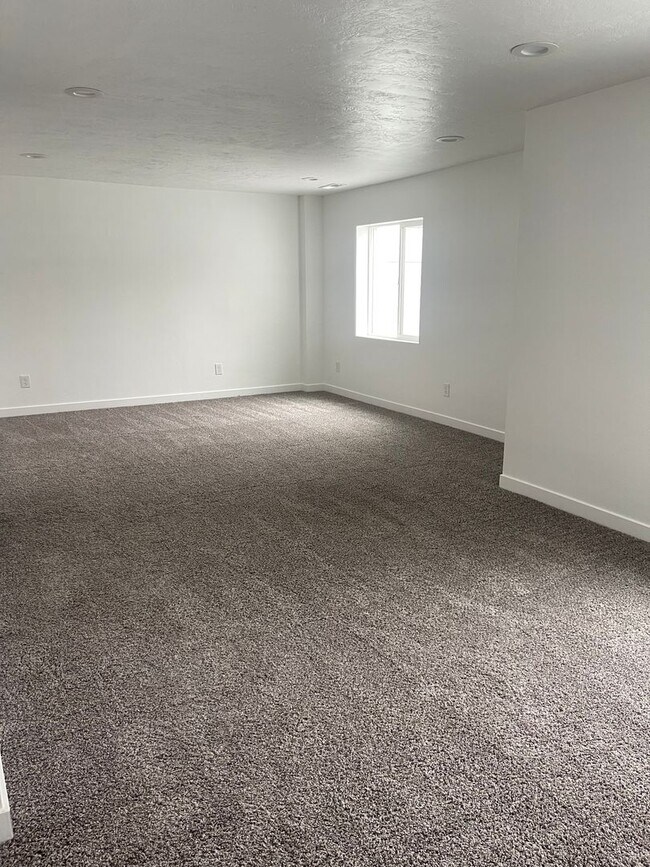 Building Photo - Beautiful Saratoga Springs Townhome for rent!