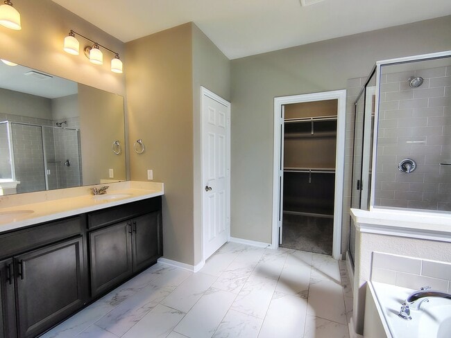 Building Photo - 2307 Sweet Bay Dr