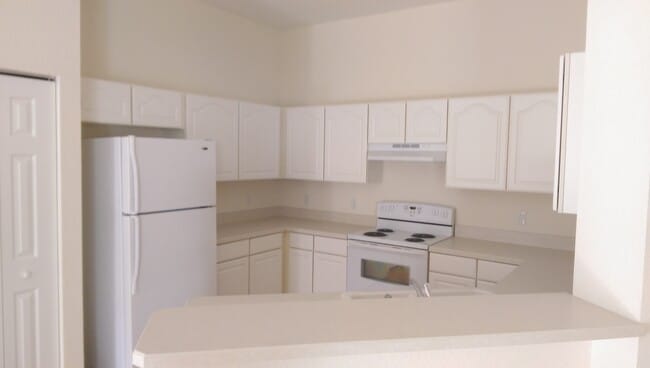 Building Photo - 3 bed, 2 bath 2 car garage