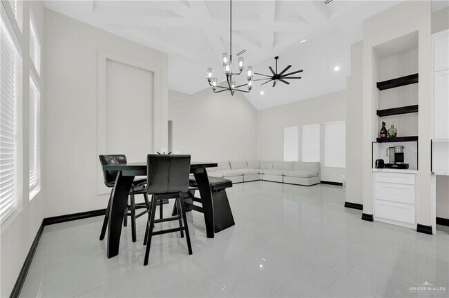 Building Photo - 4610 Vikings Dr