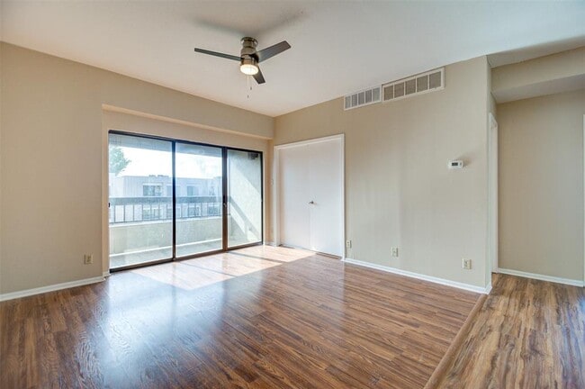 Building Photo - 2213 S Braeswood Blvd