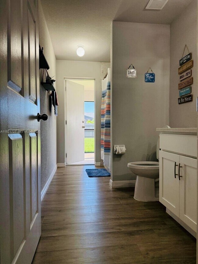 Building Photo - 500 NW 5th St