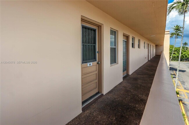 Building Photo - 505 E Dania Beach Blvd