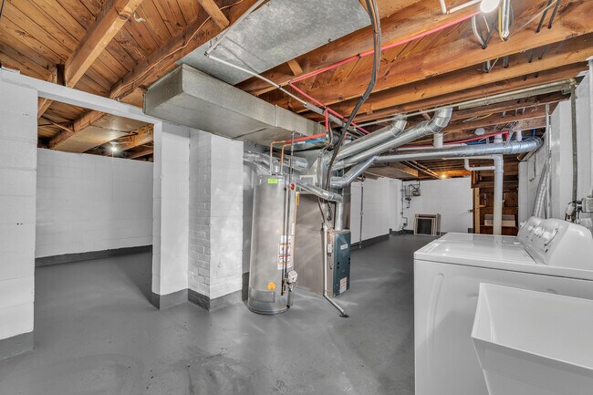 Building Photo - 11319 Tecumseh Ave