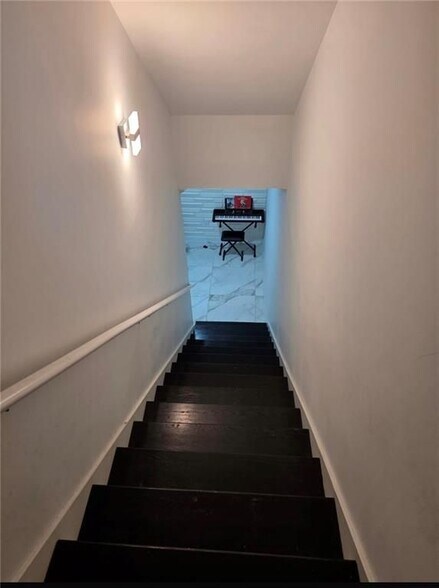 Building Photo - 4082 Groveland Park Dr