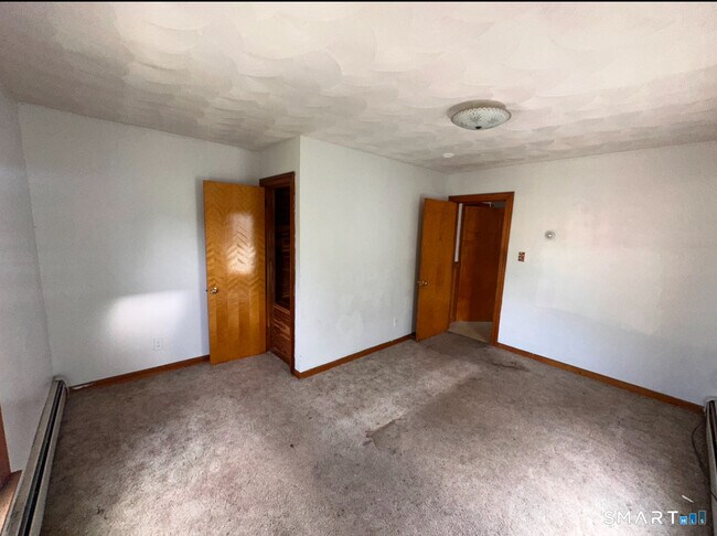 Building Photo - 15 Woodbridge Ave