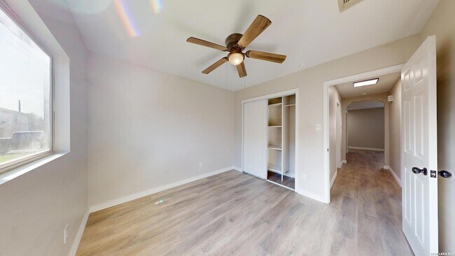 Building Photo - 145 S Willow Way