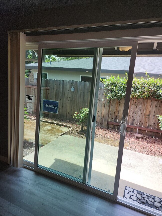 Building Photo - 8616-8618 La Riviera Dr