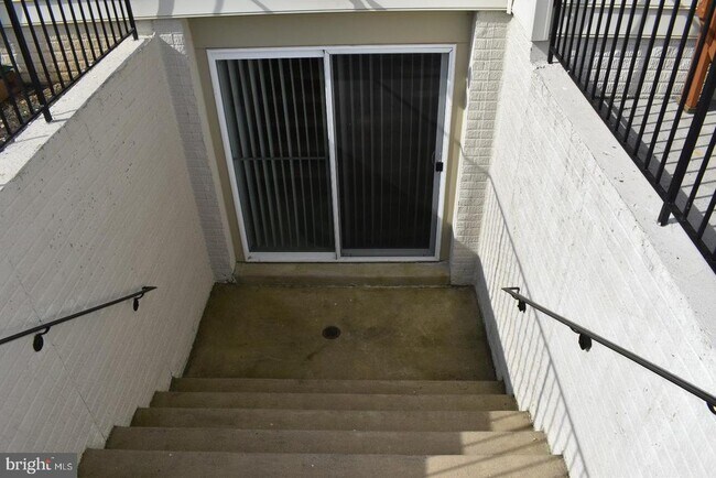 Building Photo - 233 Morlyn Dr